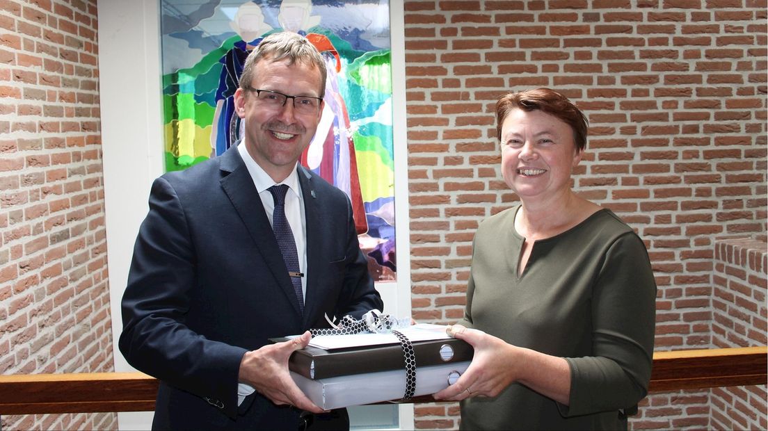Dorpsraad Rouveen brengt enquêtes naar wethouder