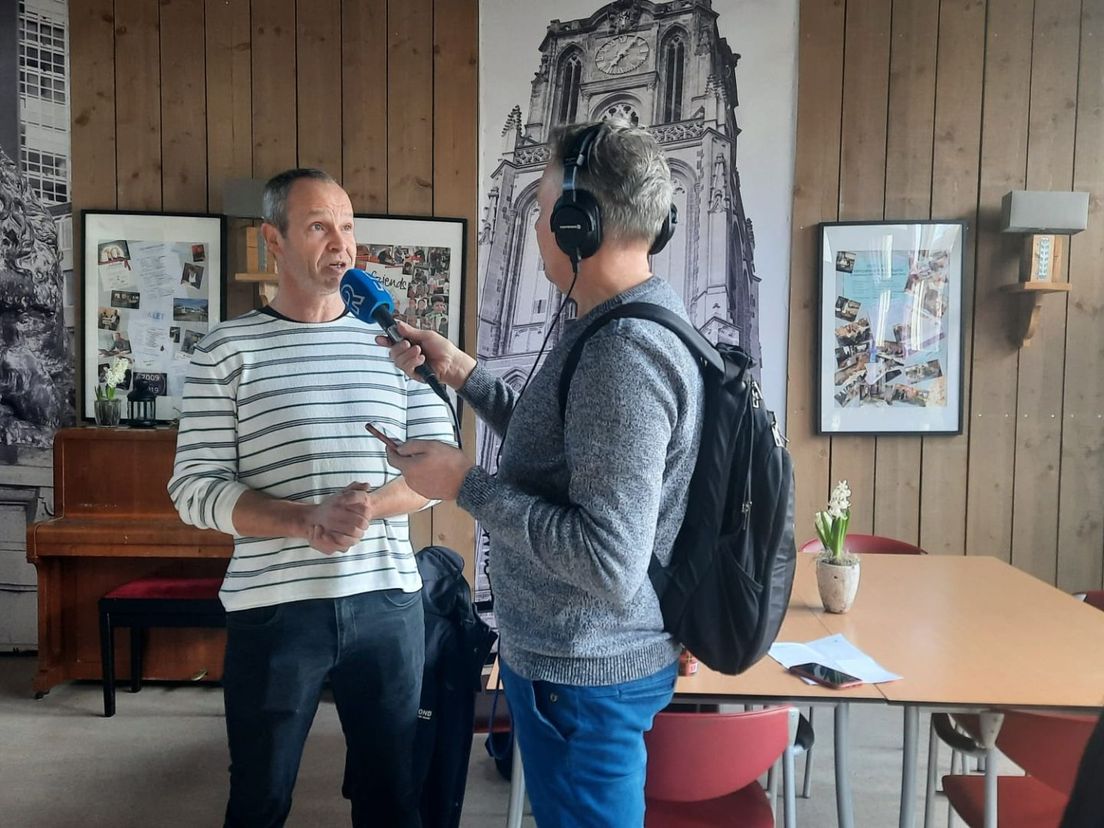 Henk den Breejen van Stichting Open Arms locatie Het Palet, een ontmoetingsplaats waar veel activiteiten plaatsvinden, waaronder een inloopcafé en een warme kamer voor het Leger des Heils