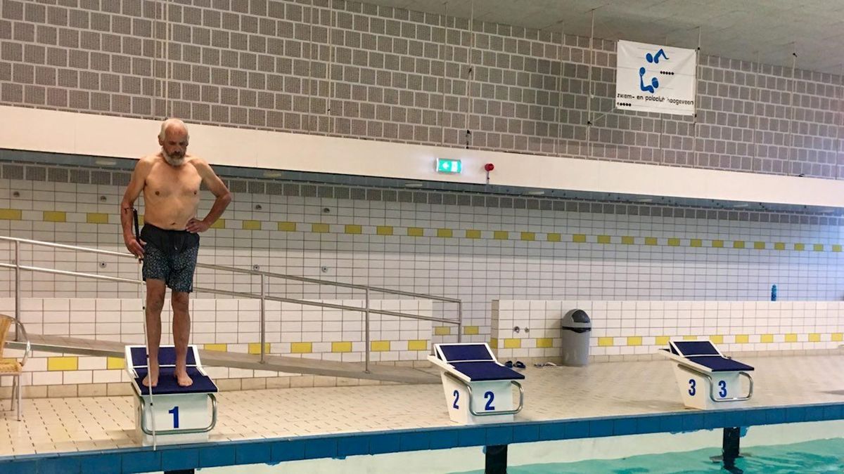 Deelname van blinde schaapsherder uit Schuinesloot aan Amsterdam City Swim in het water gevallen