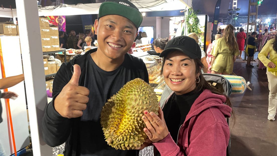 Superblij met verse Durian