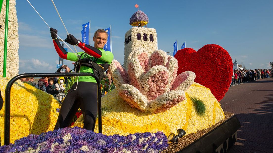 Bloemencorso op de boulevard van Noordwijk 