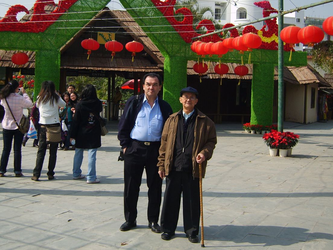 Meneer Choy met zijn vader in China