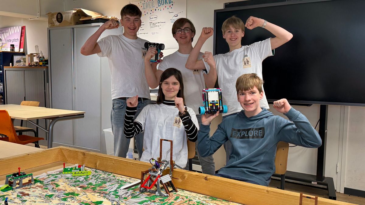 Twan, Mick, Job, Elise en Julien bouwen robot en vliegen daarmee de wereld over