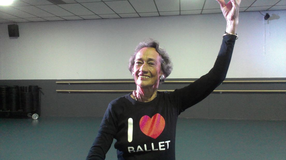 Covergirl Frieda Veenman (85) uit Meppel doet wekelijks aan ballet