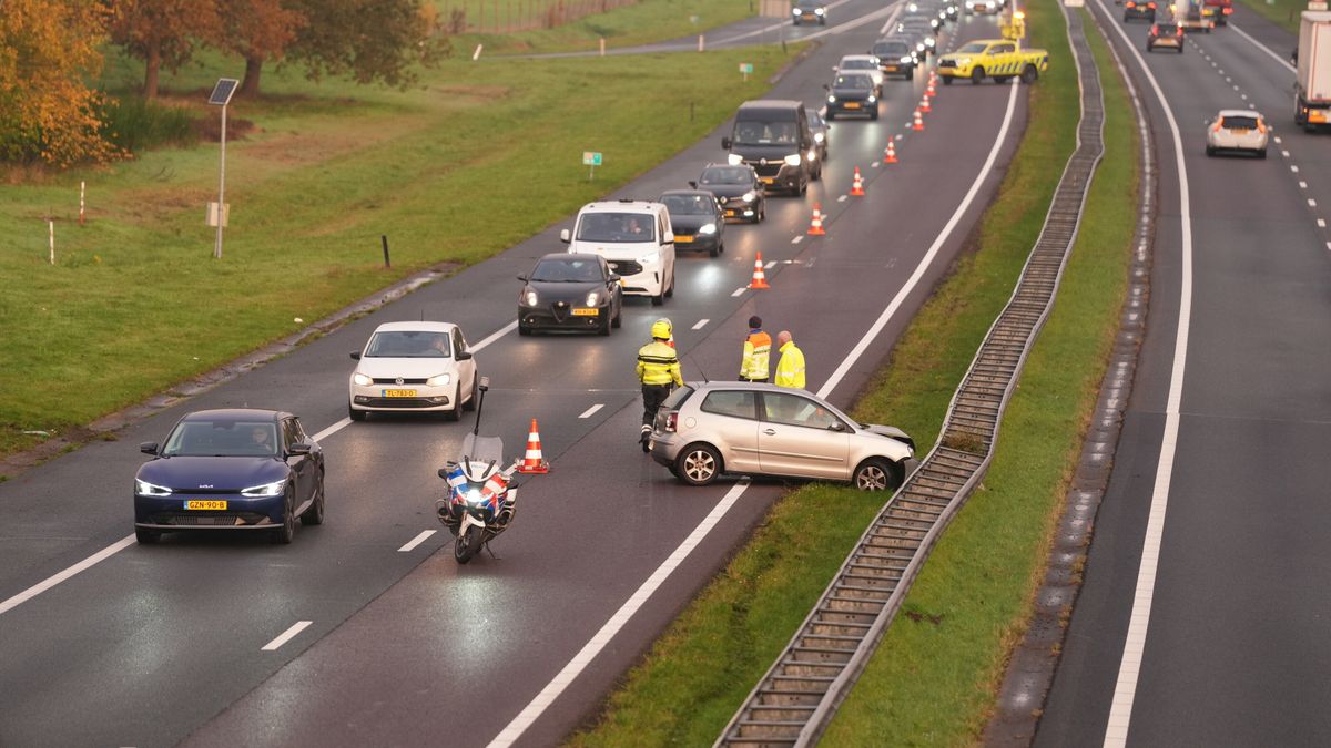 Auto eindigt tegen vangrail op A32 bij Havelte
