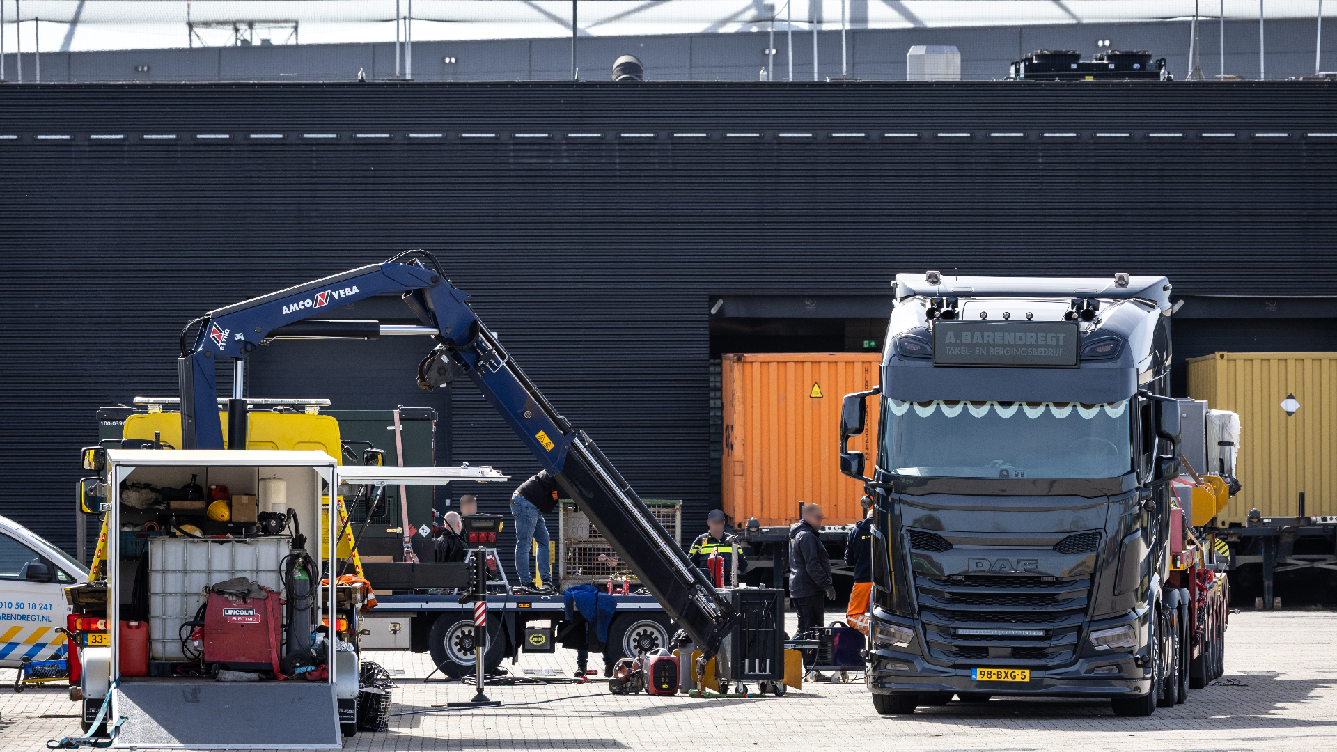 De perscontainer met de verstopte cocaïne werd op de Maasvlakte ontmanteld