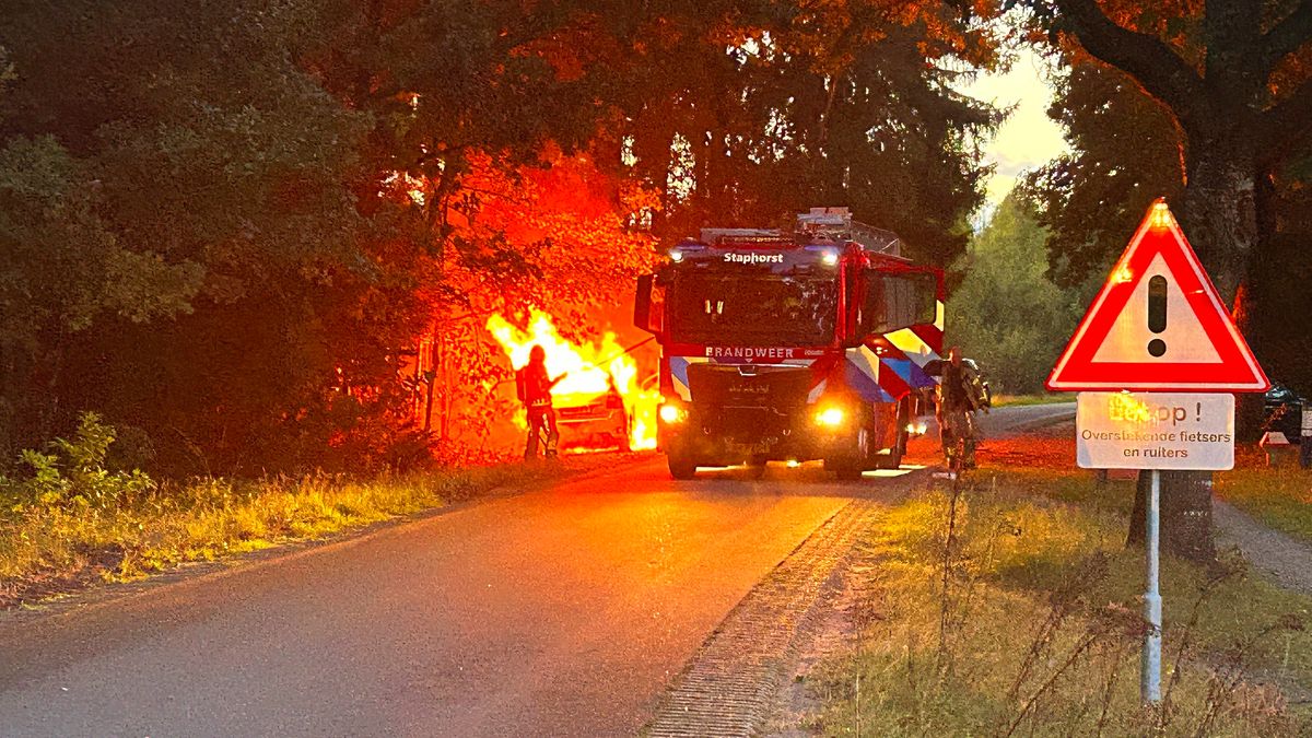 112 Nieuws: Trekker belandt in sloot bij Deurningen