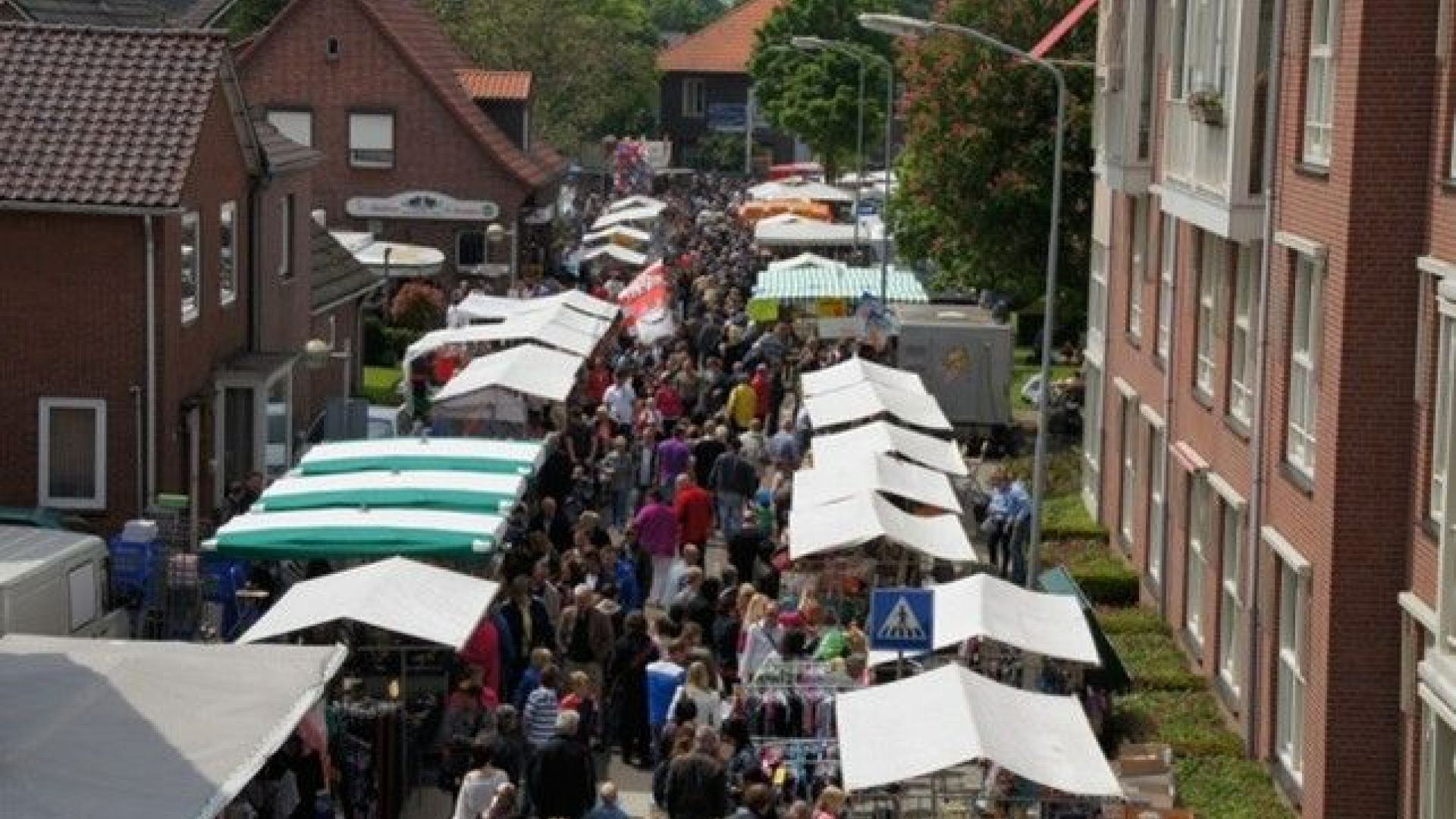 Druk bezochte Grensmarkt in Dinxperlo