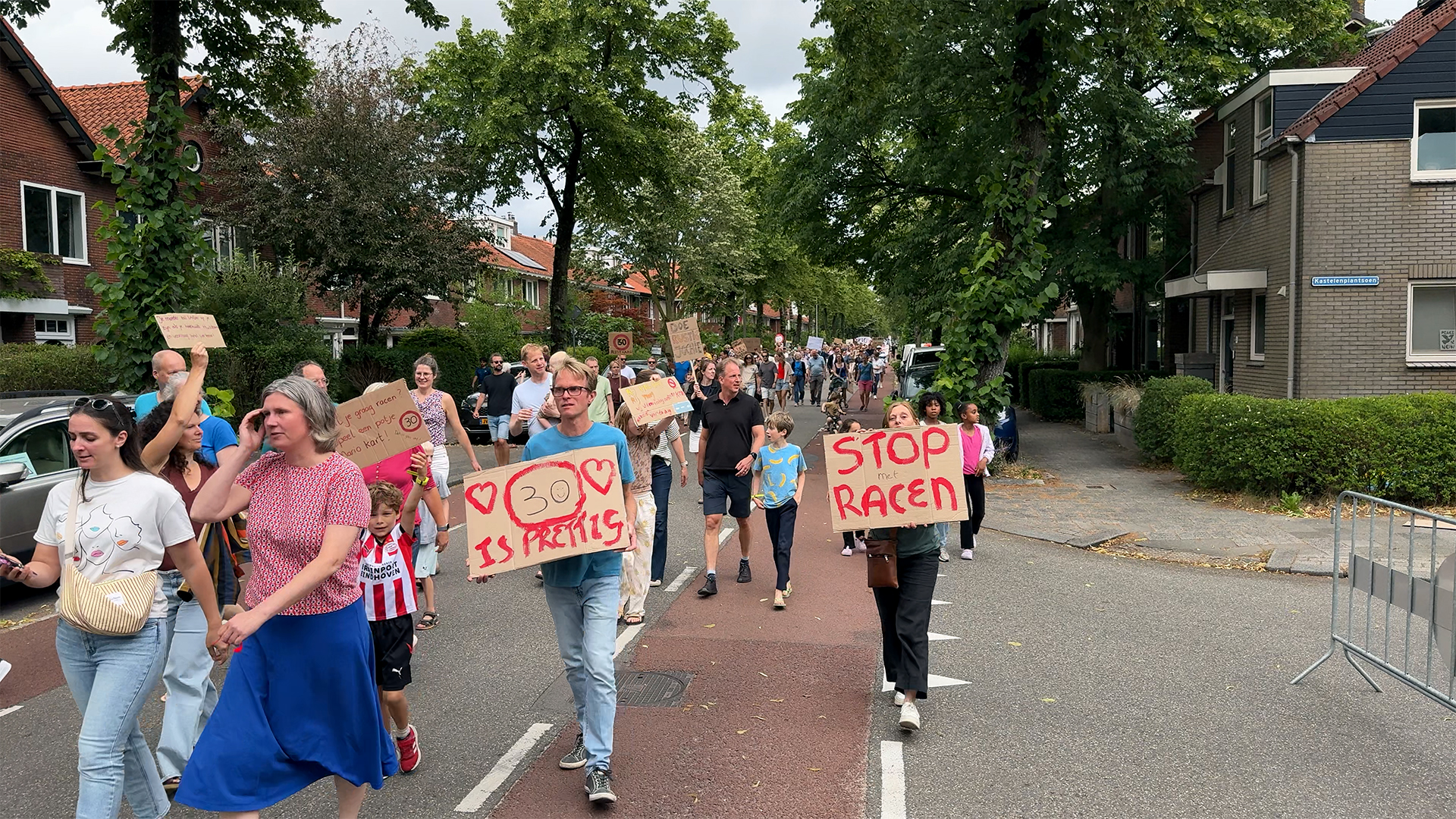 150 Utrechters de straat op na ongeluk in Hoograven