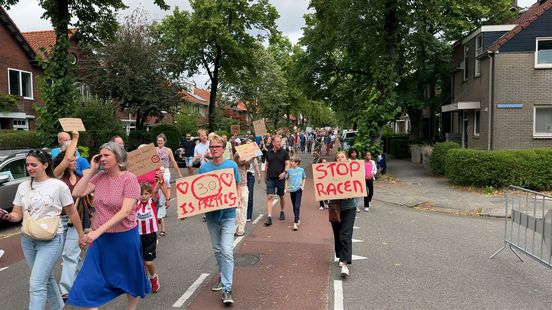150 Utrechters de straat op na ongeluk in Hoograven. 150 Utrechters de straat op na ongeluk in Hoograven.