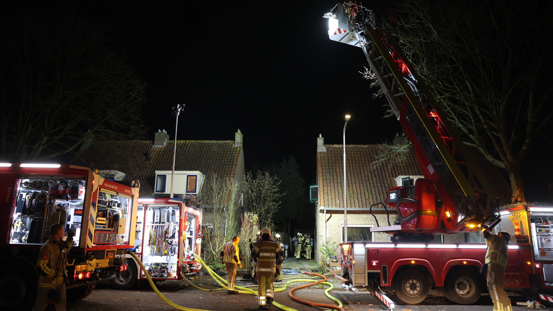 Woningbrand Driebergen geblust: 5 mensen, onder wie een baby, naar het ziekenhuis