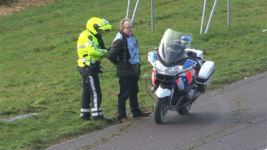 Verslaggever Rob Vorkink van RTV Oost, die woensdagmiddag werd aangehouden bij het dodelijk ongeval op de A1 bij Lochem, is aan het begin van de avond vrijgelaten.