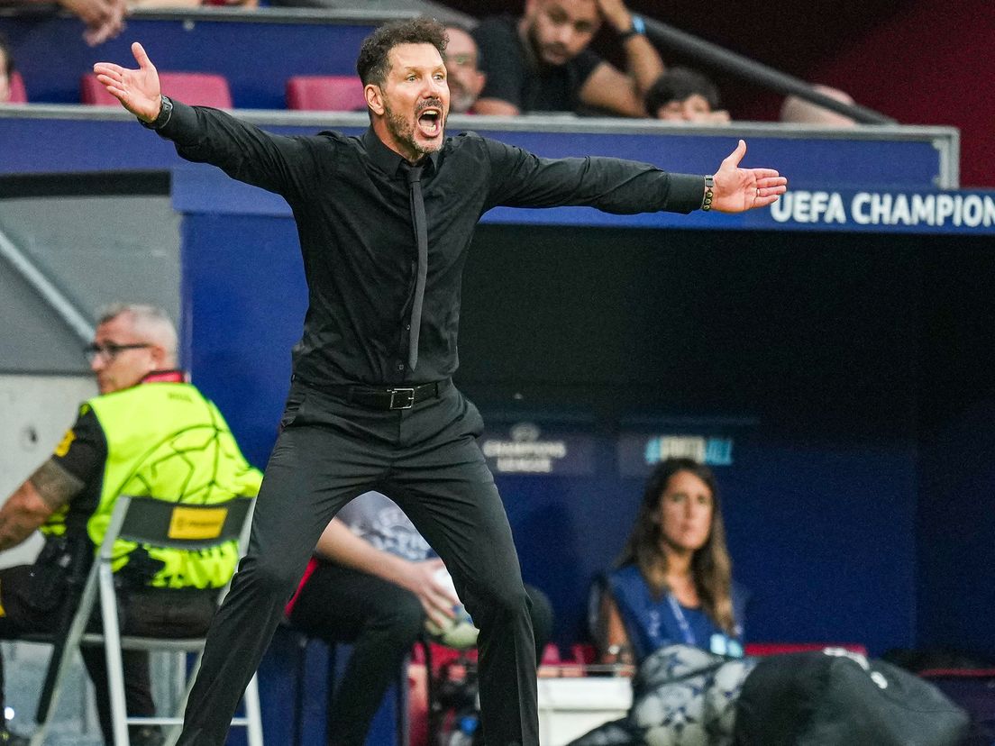 Diego Simeone, fanatiek als altijd, tijdens Atlético-Feyenoord