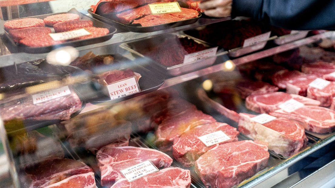 Vlees in een supermarkt
