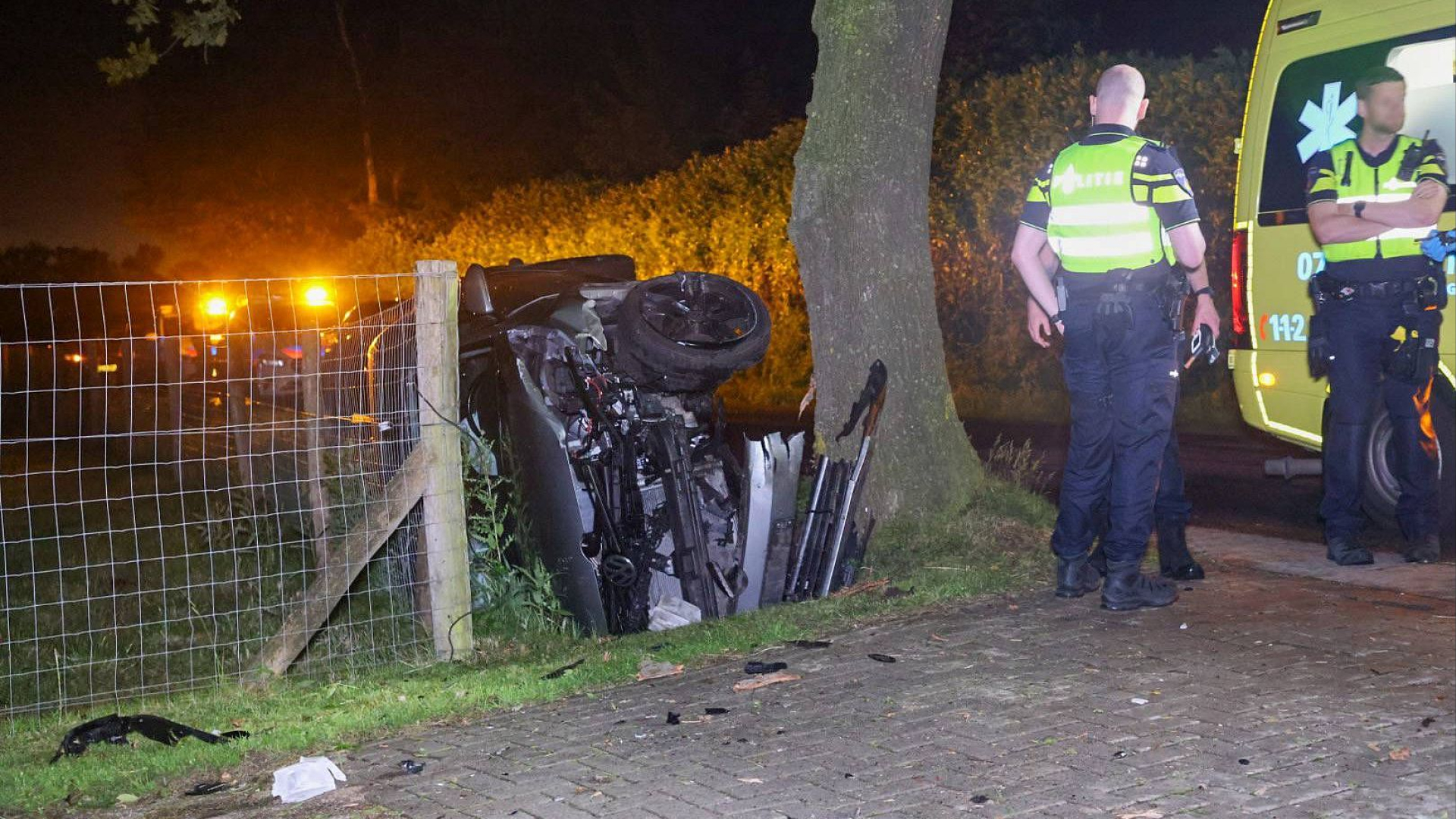 Automobilist aangehouden na crash tegen boom