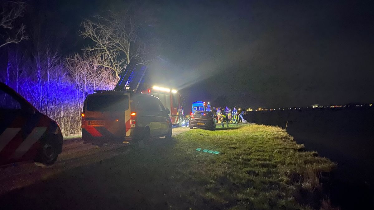 Persoon te water bij Augustinusga