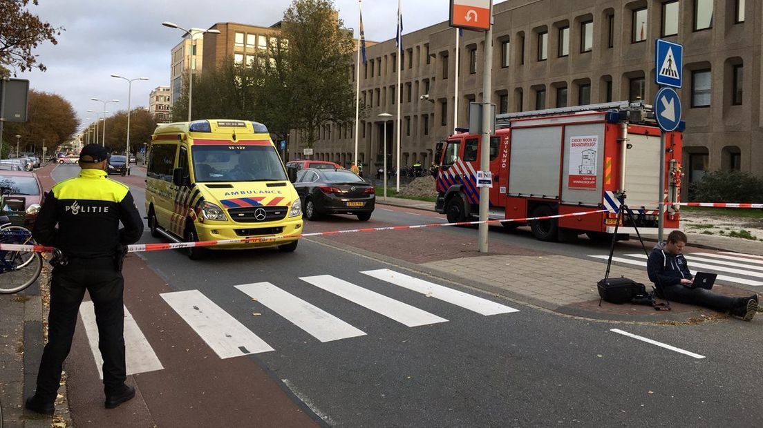 De Burgemeester Patijnlaan is door de politie afgezet.