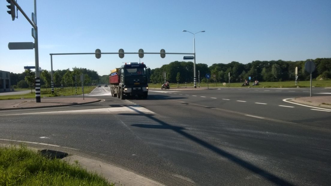 Het is met temperaturen van boven de 30 graden misschien het laatste wat u zou verwachten, maar de provincie Gelderland is woensdag begonnen met strooien van zout op diverse provinciale wegen.