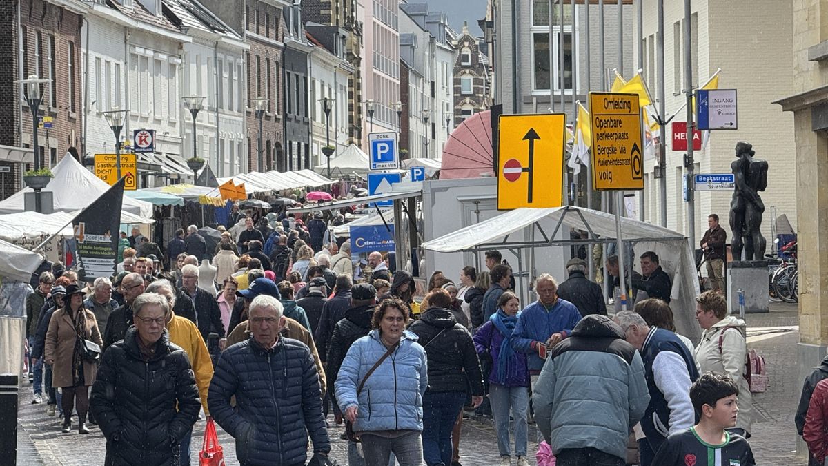 Bartholomeusmarkt trekt ondanks regen opnieuw veel bezoekers naar Meerssen