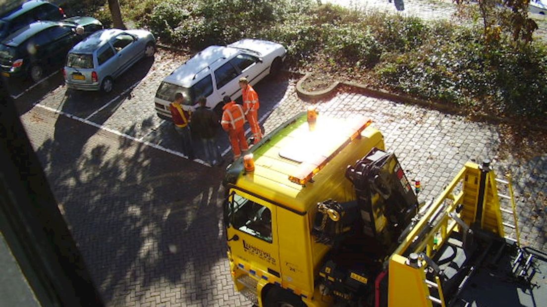 Ongeval-auto weggesleept