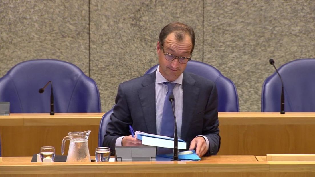 Minister Wiebes in de Tweede Kamer