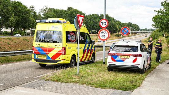 Fietser gewond door aanrijding met auto. Fietser gewond door aanrijding met auto.