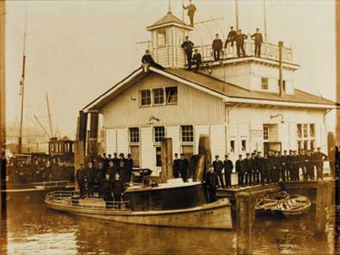 Veerhuis met bemanning anno 1911