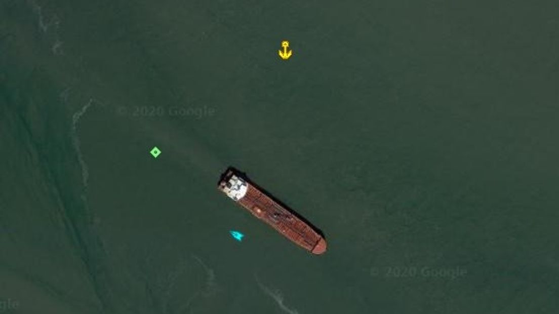 Op Marine Traffic zie het schip voor de Bevelandse kust liggen.