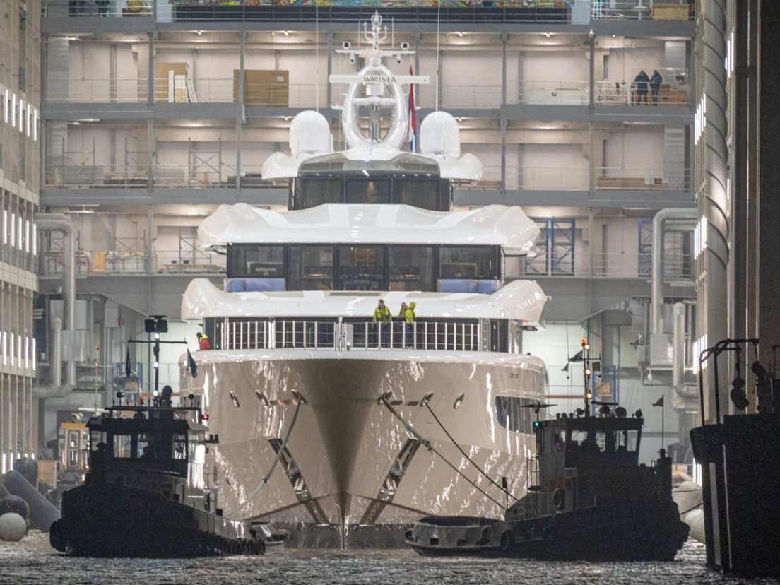 Het jacht meerde woensdagavond aan bij Oceanco in Alblasserdam