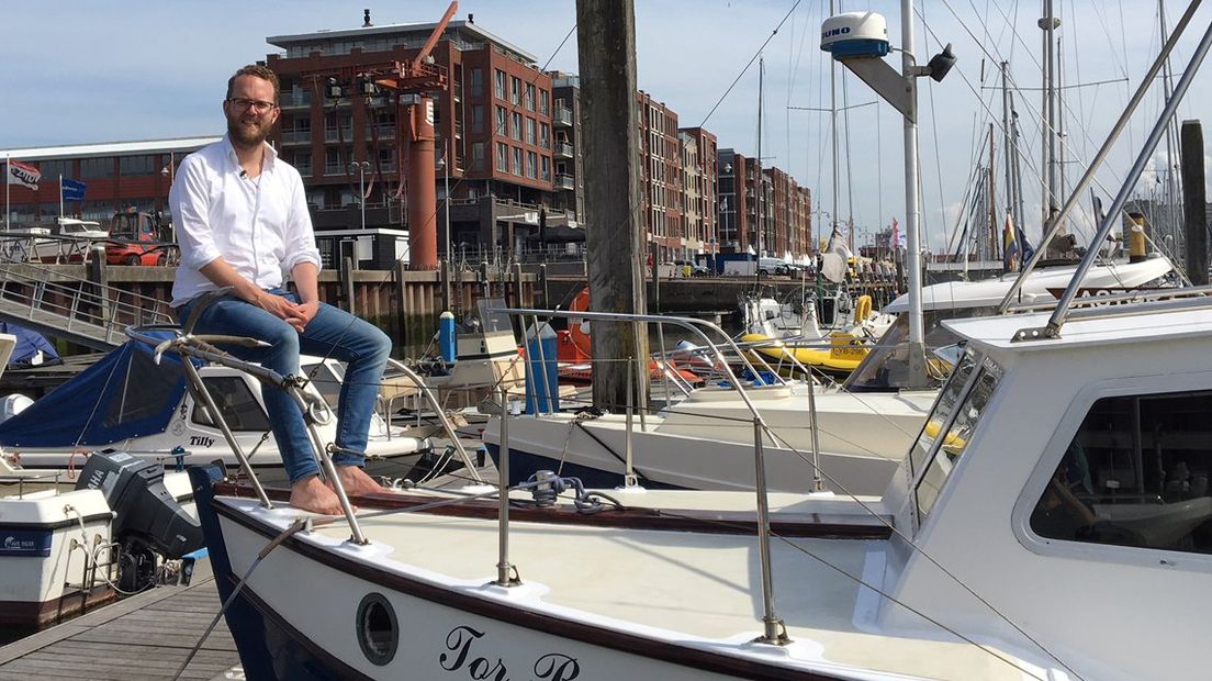 VVD-raadslid Jan Pronk op de boot van zijn vader.