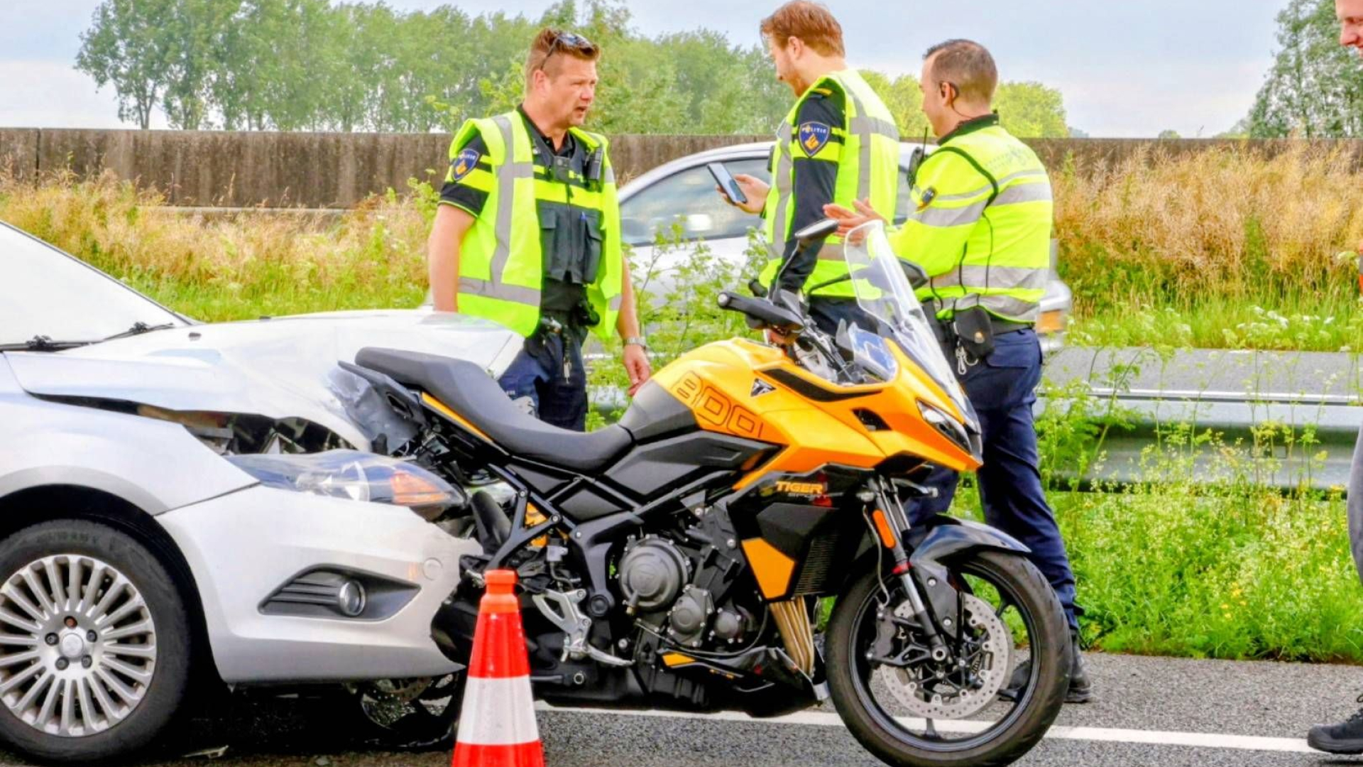 Motorrijder gewond bij ongeval op A15