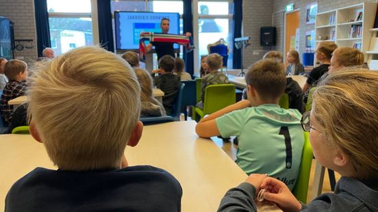 Schoolkinderen. Kinderen in De Klas Stock Afbeelding - Image of Schoolkinderen. Kinderen in De Klas Stock Afbeelding - Image of
