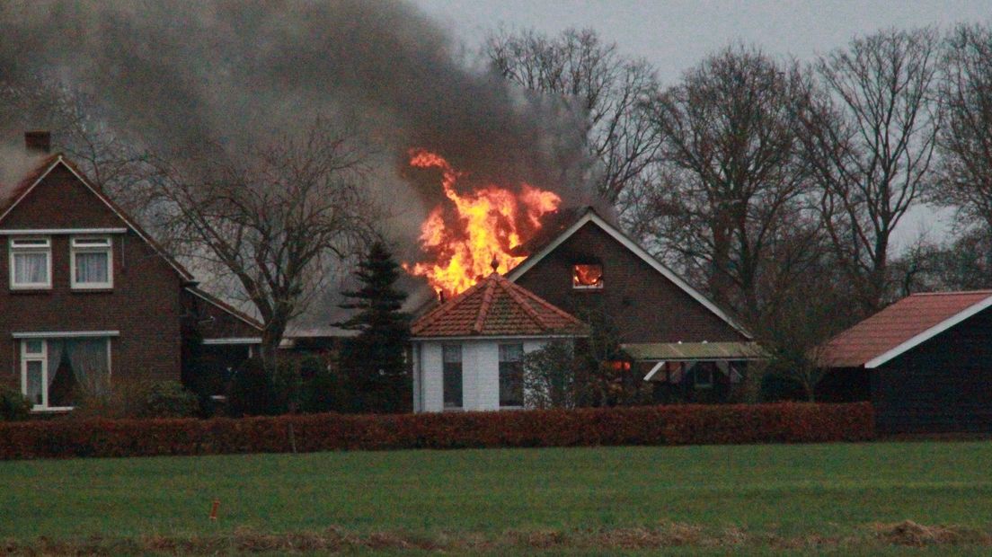 Uitslaande woningbrand in Nieuwleusen