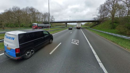 Foto: Opnieuw puin op A50, meerdere automobilisten in problemen
