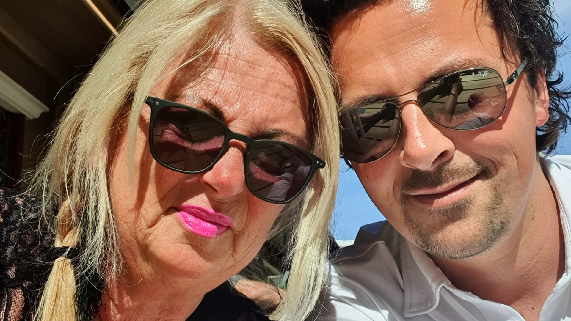 Mike en moeder Monique zijn te zien in de nieuwe tv-serie De Hanslers.