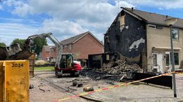 Garage en 45km-auto in Nieuwe Pekela gaan in vlammen op: 'Dit is echt verschrikkelijk'