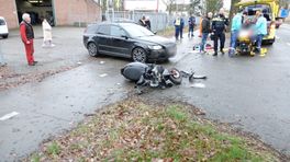 Auto en scooter botsen op Napoleonsweg