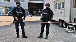 Zwaarbewapende agenten bewaken groot drugslab in Arnhem