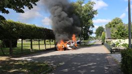 Auto brandt volledig uit in Noordscheschut