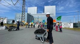 Extinction Rebellion protesteert bij kolencentrale RWE in de Eemshaven