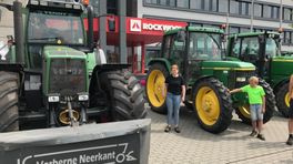 Boeren demonstreren bij fabrieken van Rockwool in Roermond 