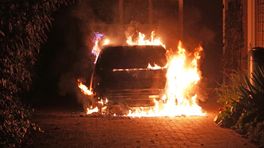 Auto gaat in vlammen op in Assen