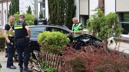Auto botst na aanrijding tegen huis in Heerlen