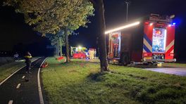112-nieuws: Automobilist botst op bomen in Den Ham • Auto in Stad gaat in vlammen op
