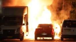 Meerdere voertuigen in Assen lopen schade op bij brand