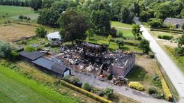 Boerderij met rieten dak in Havelte gaat verloren na uitslaande brand