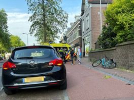 Politie zoekt automobilist die fietser in Deventer mogelijk opzettelijk aanreed