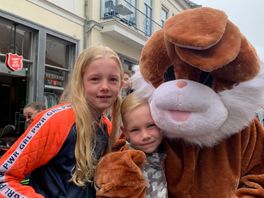 Gezelligheid op de Goedevrijdagmarkt in Deventer: "Zo fijn dat het weer mag”