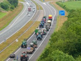 Boeren leggen verkeer ook in Fryslân stil: lange file op A7