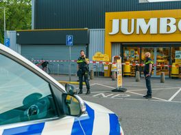 Paniek na overval met hakbijl in Utrechtse supermarkt, één overvaller gepakt
